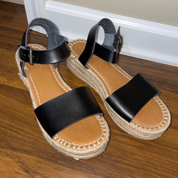 Platform Sandals - Picture 2 of 4